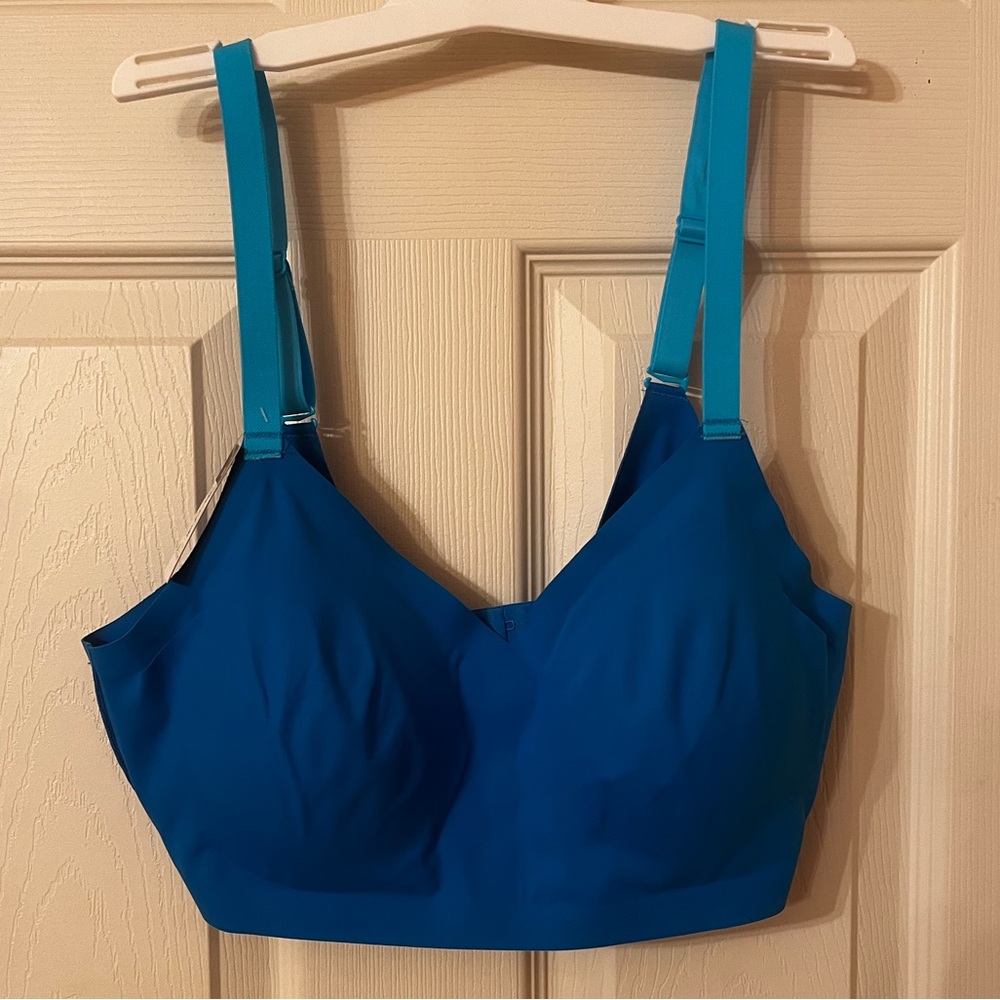 Women’s NWT No Boundaries Blue Sports Bra